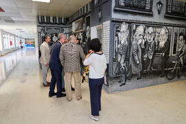Foto de grupo. Inauguración del mural de Ángel Idígoras en la Facultad de Ciencias Económicas y Empresariales de la Universidad de Málaga. Campus de El Ejido. Junio de 2022