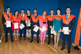 Foto de grupo tras la graduación de Másters de la Facultad de Ciencias Económicas y Empresariales de la Universidad de Málaga. Paraninfo. Abril de 2018