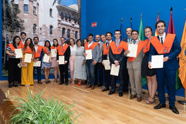 Grupo de alumnas y alumnos. Graduación de Másters de la Facultad de Ciencias Económicas y Empresariales de la Universidad de Málaga. Paraninfo. Junio de 2019