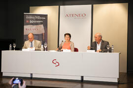 Diego Rodríguez presenta a Magdalena Álvarez. IV Tribuna Ateneo UMA. Ateneo de Málaga. Junio de 2015