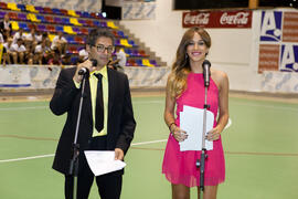 Presentadores del acto de clausura y entrega de medallas. 14º Campeonato del Mundo Universitario de Fútbol Sala 2014 (FUTSAL). Antequera. Julio de 2014