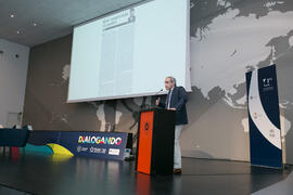 Antonio María Lara. Conferencia "Dialogando" con Manu Sánchez. Complejo de Estudios Sociales y Comercio. Enero de 2018