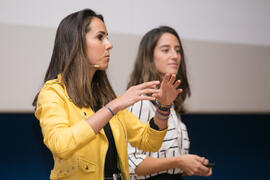 Intervención de Míriam García en la conferencia "Emprendimiento y promoción del territorio" junto a Sara Carmona. Seminario "Emprende 21". Paraninfo. Noviembre de 2017