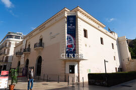 Exteriores del cine. Gala de Clausura de la 30 edición de Fancine de la Universidad de Málaga. Cine Albéniz. Noviembre de 2020