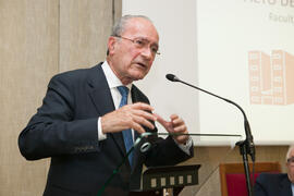 Francisco de la Torre en la clausura del 50 Aniversario de la Facultad de Económicas. Facultad de Ciencias Económicas y Empresariales. Marzo de 2016