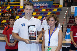 Entrega de trofeo. Ceremonia de clausura del Campeonato del Mundo Universitario de Balonmano. Antequera. Julio de 2016
