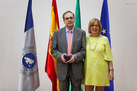 Retrato con la rectora en el homenaje a los jubilados y al personal que cumple 25 años de servicio en la UMA. Paraninfo. Mayo 2015