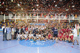 Foto de grupo tras la ceremonia de clausura del Campeonato del Mundo Universitario de Balonmano. Antequera. Julio de 2016
