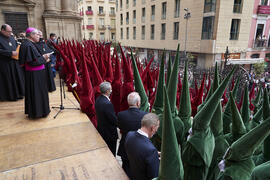Intervención del Obispo de Málaga, Jesús Catalá. Acto de la Hermandad de los Estudiantes en la Catedral. Plaza del Obispo, Málaga. Abril de 2022