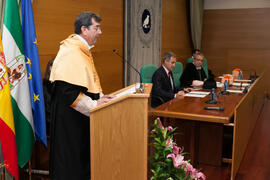 Antonio Guevara Plaza en la investidura como Doctor "Honoris Causa" de Manuel Molina Lozano por la Facultad de Turismo de la Universidad de Málaga. Rectorado. Abril 2016