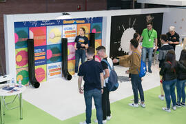 Estand del Vicerrectorado de Estudiantes. Jornadas de Puertas Abiertas de la Universidad de Málaga. Complejo Polideportivo Universitario. Abril de 2018