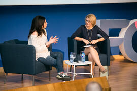 Isabel Ladrón de Guevara y Marta Flich. Conferencia "Dialogando". Paraninfo. Noviembre de 2017