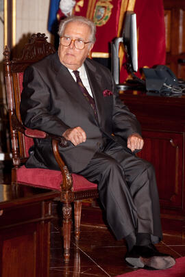 Eugenio Chicano en la entrega de la Medalla de la Ciudad y el título de Hijo Predilecto. Ayuntamiento de Málaga. Octubre de 2014