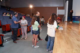 Firma de libros. "Dialogando" con Clara Grima. Escuela de Ingenierías Industriales de la Universidad de Málaga. Mayo de 2024