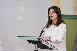 Ana José Cisneros Ruiz. Presentación del Retrato de Honor de D. Eugenio José Luque Domínguez. Facultad de Ciencias Económicas y Empresariales. Junio de 2025