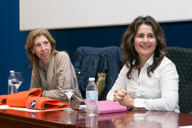 Isabel María Abad y Ana José Cisneros. Graduación de Másters de la Facultad de Ciencias Económicas y Empresariales de la Universidad de Málaga. Paraninfo. Abril de 2018
