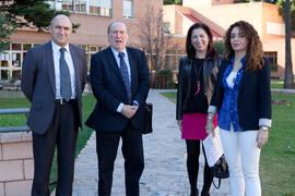 Foto de grupo previa a la conferencia de José María Gay de Liébana. Facultad de Ciencias Económicas y Empresariales. Diciembre 2014