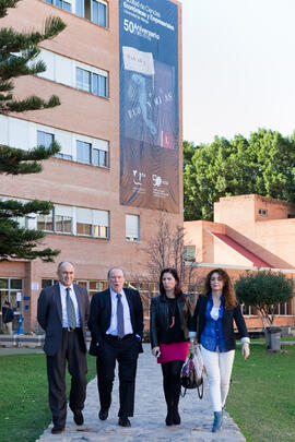 Momentos previos a la conferencia de José María Gay de Liébana. Facultad de Ciencias Económicas y Empresariales. Diciembre 2014