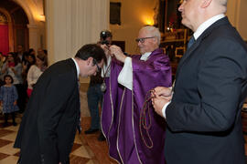 Entrega de medallas de la Cofradía de los Estudiantes. Misa de Lunes Santo. Iglesia de San Agustín. Abril de 2014