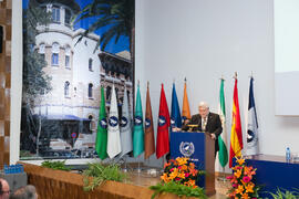 José Manuel Cabra de Luna en la imposición de la Medalla de Oro de la Universidad de Málaga a la Universidad de Granada. Paraninfo. Diciembre de 2016