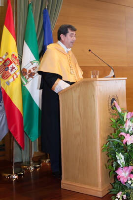 Antonio Guevara Plaza en la investidura como Doctor "Honoris Causa" de Manuel Molina Lozano por la Facultad de Turismo de la Universidad de Málaga. Rectorado. Abril 2016