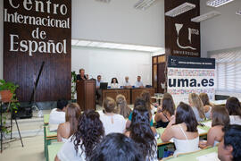 Intervención de una alumna. Graduación de los alumnos del CIE de la Universidad de Málaga. Centro Internacional de Español. Mayo de 2015