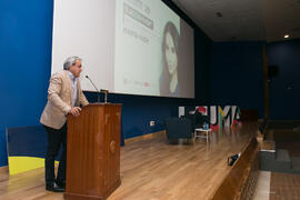 Antonio María Lara presenta la conferencia "Dialogando" con Marta Flich. Paraninfo. Noviembre de 2017