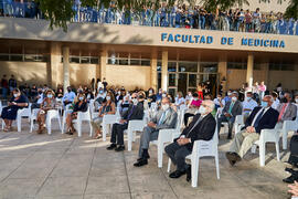 Asistentes al homenaje a los sanitarios en la Facultad de Medicina. Campus de Teatinos. Octubre de 2021