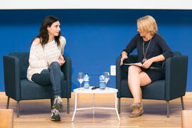 Isabel Ladrón de Guevara y Marta Flich. Conferencia "Dialogando". Paraninfo. Noviembre de 2017