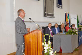 Intervención del profesor Benigno Pérez. Homenaje al personal que cumple 25 años al servicio de la Universidad de Málaga y al personal jubilado. Paraninfo. Julio de 2013