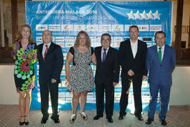 Foto de grupo previa a la cena de gala con motivo del Campeonato del Mundo Universitario de Balonmano. Antequera. Junio de 2016