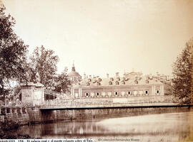 Aranjuez (Madrid), el Palacio Real y el puente colgante sobre el río Tajo. Jean Laurent
