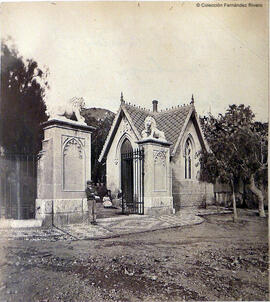 Málaga, cementerio inglés, puerta y casita a la entrada. J. H. Mann.