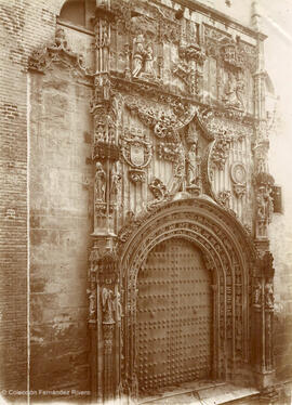 Málaga, portada de la capilla del Sagrario. Giménez Lucena.