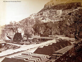 Gibraltar, Puerta del Sur, con almacenamiento del arsenal. James Mann