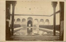 Granada, Alhambra, Patio de los Arrayanes. Fotógrafo desconocido.