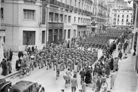 Semana Santa de Málaga. Desfile de la Legión. Cofradía de Mena. Jueves Santo. Marzo de 1954. España.
