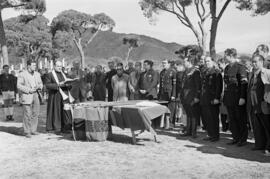El secretario general del Frente de Juventudes en el campamento Vigil de Quiñones, Marbella. Febrero de 1954. Málaga. España