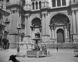 Plaza del Obispo y detalle de la Puerta Principal de la Catedral. Málaga. 1914. España. Colección Gonzalo de Castro-011