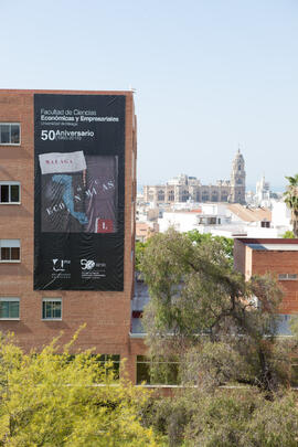Cartel del 50 Aniversario de la Facultad de Económicas. Facultad de Ciencias Económicas y Empresariales, Campus de El Ejido. Mayo de 2015
