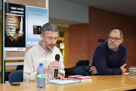 Javier Muñoz Arrebola y Pablo Aranda en la presentación de su novela 'El protegido'. Biblioteca General. Abril 2015