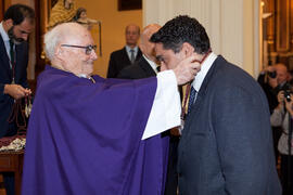 Entrega de medalla de la Cofradía de Estudiantes. Misa de Lunes Santo. Iglesia de San Agustín. Marzo de 2015