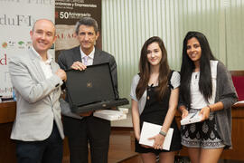 Equipo ganador en la categoría "Edufinet" en la entrega de premios de la V Olimpiada Financiera. Facultad de Ciencias Económicas y Empresariales. Junio de 2015