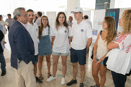 José Ángel Narváez con alumnos y alumnas del I curso de verano "Mares de Andalucía". Puerto de Málaga. Julio de 2018