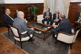 Reunión con el alcalde de Málaga posterior a la firma del convenio con la Universidad de Sharjah, Emiratos Árabes. Ayuntamiento de Málaga. Noviembre de 2015