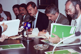 Firma del convenio Diderot para la realización de la Enciclopedia Electrónica de Andalucía. Mayo de 1991