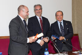 Eugenio José Luque, Carlos de las Heras y Antonio Vázquez en su nombramiento como Alumno de Honor de la Facultad de Económicas de la Universidad de Málaga. Facultad de Ciencias Económicas y Empresariales. Marzo de 2015