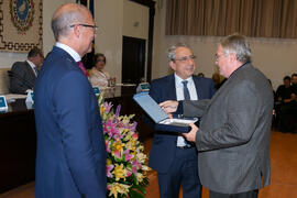 Entrega de galardón a José Antonio Heras Pérez. Celebración de San Lucas. Facultad de Medicina. Noviembre de 2019