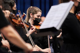 Violinistas. Concierto de Bandas Sonoras de la 31 edición de Fancine de la Universidad de Málaga. Auditorio de la Escuela Técnica de Ingeniería de Telecomunicaciones e Informática. Noviembre de 2021