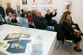 Asistentes a la inauguración de la sala de exposiciones "Espacio Cero" en el Contenedor Cultural. Campus de Teatinos. Abril de 2019